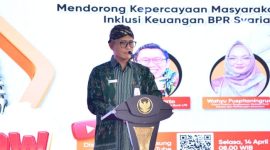 Direktur Utama BPRS Bhakti Sumekar Hairil Fajar saat memberikan sambutan dalam talkshow tentang peran lembaga keuangan dalam melindungi dana nasabah di Pendopo Agung Keraton Sumenep, Selasa (14/04/2026).