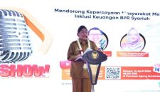 Wakil Bupati Sumenep KH. Imam Hasyim saat menghadiri talkshow tentang perlindungan dana nasabah dan penguatan layanan keuangan syariah di Pendopo Agung Keraton Sumenep, Selasa (14/04/2026).