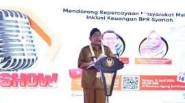 Wakil Bupati Sumenep KH. Imam Hasyim saat menghadiri talkshow tentang perlindungan dana nasabah dan penguatan layanan keuangan syariah di Pendopo Agung Keraton Sumenep, Selasa (14/04/2026).