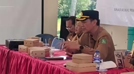 Kepala Dinsos P3A Kabupaten Sumenep Dr. R. Rahman Riadi saat menyampaikan program pembentukan Satgas Perlindungan Perempuan dan Anak di tingkat desa, Rabu (15/04/2026).