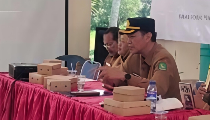 Kepala Dinsos P3A Kabupaten Sumenep Dr. R. Rahman Riadi saat menyampaikan program pembentukan Satgas Perlindungan Perempuan dan Anak di tingkat desa, Rabu (15/04/2026).