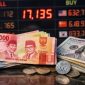 Ilustrasi uang rupiah dan dolar AS di tempat penukaran valuta asing, seiring pelemahan nilai tukar rupiah terhadap dolar AS pada perdagangan April 2026.