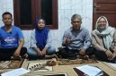 Kuasa hukum H. Latib saat menyampaikan keterangan dalam konferensi pers di Sumenep, Sabtu (18/4/2026).