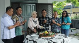 Bupati Lumajang Indah Amperawati saat meresmikan Rumah Singgah Graha Lamajang di Surabaya, Minggu (19/4/2026).