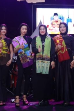 Fashion Show Batik Lokal Meriahkan Harjakapro ke-280 di Probolinggo