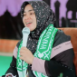 Neng Rida Umamah saat menyampaikan tausiyah dalam kegiatan majelis Peshona di Pamekasan.