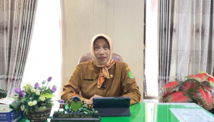 Direktur RSUD dr. H. Moh. Anwar Sumenep, dr. Erliyati, M.Kes, saat memberikan keterangan terkait pelayanan kesehatan bertepatan momentum Hari Kartini.