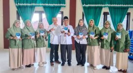 Kepala Disdik Sumenep bersama jajaran saat peluncuran Buku Pintar PAUD di Aula Al-Ikhlas Kemenag Sumenep.