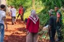 pemulihan ekonomi masyarakat dengan membangun bahu jalan dan drainase yang berlokasi di RT 011 RW 02, Jum'at (24/4/2026).