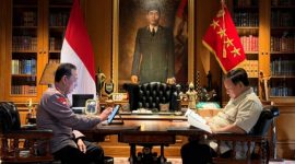 Presiden Prabowo Subianto bertemu Kapolri Listyo Sigit Prabowo di Hambalang, Bogor, membahas isu keamanan nasional dan program strategis Kepolisian.