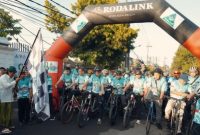 Ratusan peserta mengikuti kegiatan gowes rute Bangkalan–Jombang dalam rangka peringatan Harlah ke-92 GP Ansor, Minggu (26/04/2026).