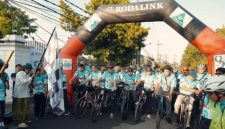 Ratusan peserta mengikuti kegiatan gowes rute Bangkalan–Jombang dalam rangka peringatan Harlah ke-92 GP Ansor, Minggu (26/04/2026).