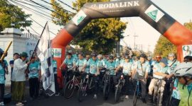 Ratusan peserta mengikuti kegiatan gowes rute Bangkalan–Jombang dalam rangka peringatan Harlah ke-92 GP Ansor, Minggu (26/04/2026).