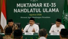 FOTO: Ilustrasi AI, Sekjen PBNU Saifullah Yusuf (Gus Ipul) saat menyampaikan perkembangan persiapan Muktamar ke-35 Nahdlatul Ulama yang dijadwalkan berlangsung Agustus 2026.