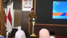 Bupati Probolinggo dr. Mohammad Haris memberikan sambutan dalam harlah ke-66 PMII dan halal bihalal di Pendopo Kabupaten Probolinggo. (Foto : Kominfo/Mujiono)