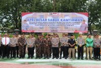 Kapolres Sumenep AKBP Anang Hardiyanto foto bersama usai memimpin Apel Besar Sabuk Kamtibmas di Lapangan Apel Tribrata Polres Sumenep, Kamis (30/4/2026), guna memperkuat sinergi Polri dan masyarakat dalam menjaga keamanan wilayah.