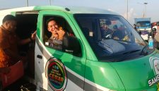 Polres Sumenep dan UPT PPD Sumenep saat pemberangkatan layanan Samsat Keliling menuju Pulau Raas dari Pelabuhan Kalianget, Jumat (10/4/2026).