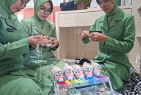 Orange Handmade hadir sebagai bukti bahwa ketekunan, kreativitas, dan keberanian berinovasi mampu mengubah sesuatu yang sederhana menjadi karya bernilai tinggi.