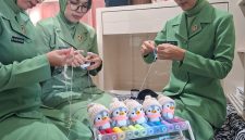 Orange Handmade hadir sebagai bukti bahwa ketekunan, kreativitas, dan keberanian berinovasi mampu mengubah sesuatu yang sederhana menjadi karya bernilai tinggi.