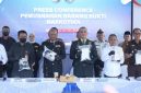 Direktorat Reserse Narkoba (Ditresnarkoba) Polda Jawa Timur menggelar pemusnahan barang bukti narkotika jenis kokain di depan Lobby Tribrata Mapolda Jatim, Senin (4/5/2026). 