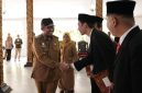 Bupati Sumenep Achmad Fauzi Wongsojudo saat melantik Tim Ahli Cagar Budaya (TACB) di Pendopo Agung Keraton Sumenep.