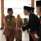 Bupati Sumenep Achmad Fauzi Wongsojudo saat melantik Tim Ahli Cagar Budaya (TACB) di Pendopo Agung Keraton Sumenep.