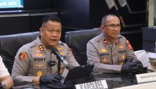 Kapolres Subang AKBP Dony Eko Wicaksono saat konferensi pers pengungkapan kasus penipuan proyek fiktif yang melibatkan oknum PNS Kesbangpol Subang, Selasa (5/5/2026).