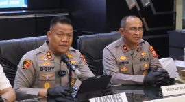 Kapolres Subang AKBP Dony Eko Wicaksono saat konferensi pers pengungkapan kasus penipuan proyek fiktif yang melibatkan oknum PNS Kesbangpol Subang, Selasa (5/5/2026).