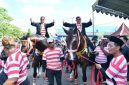 Wakil Bupati Sumenep KH. Imam Hasyim bersama Sekda Agus Dwi Saputra saat menghadiri Festival Jaran Serek 2026 di GOR A. Yani Pangligur, Minggu (10/5/2026).