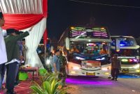 Wakil Bupati Sumenep KH Imam Hasyim saat melepas keberangkatan jemaah calon haji Kabupaten Sumenep tahun 2026 di GOR A. Yani Pangligur, Senin (11/5/2026).
