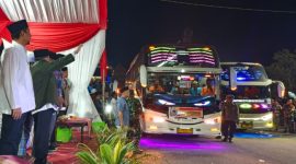 Wakil Bupati Sumenep KH Imam Hasyim saat melepas keberangkatan jemaah calon haji Kabupaten Sumenep tahun 2026 di GOR A. Yani Pangligur, Senin (11/5/2026).