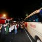 Bupati Banyuwangi Ipuk Fiestiandani bersama jajaran pemerintah daerah saat melepas keberangkatan jemaah haji di depan Kantor Pemkab Banyuwangi, Selasa (12/5/2026) malam.
