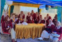 Koperasi Konsumen Wanita Potre Koneng Sri Yuliani saat pelaksanaan pasar murah dan pemeriksaan kesehatan gratis dalam rangka HUT ke-45 koperasi, Selasa (12/5/2026).