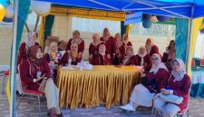 Koperasi Konsumen Wanita Potre Koneng Sri Yuliani saat pelaksanaan pasar murah dan pemeriksaan kesehatan gratis dalam rangka HUT ke-45 koperasi, Selasa (12/5/2026).