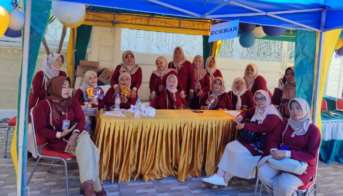Koperasi Konsumen Wanita Potre Koneng Sri Yuliani saat pelaksanaan pasar murah dan pemeriksaan kesehatan gratis dalam rangka HUT ke-45 koperasi, Selasa (12/5/2026).