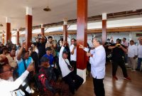 Zulkifli Hasan saat bertemu sekitar 120 nelayan di Kampung Nelayan Merah Putih, Kelurahan Lateng, Banyuwangi, Kamis (14/5/2026). 