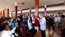Zulkifli Hasan saat bertemu sekitar 120 nelayan di Kampung Nelayan Merah Putih, Kelurahan Lateng, Banyuwangi, Kamis (14/5/2026). 