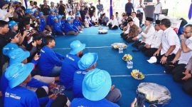 Menko Bidang Pangan Zulkifli Hasan saat menghadiri Rembuk Tani bersama ratusan petani di Desa Karangbendo, Kecamatan Blimbingsari, Banyuwangi, Kamis (14/5/2026).