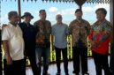 Ketua DPC ISSITA Sumenep Dr. Naghfir mendampingi Staf Khusus Menteri Kebudayaan RI Basuki Teguh Yuwono saat kunjungan budaya di Kabupaten Sumenep, Jumat (15/5/2026).