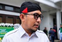 Bupati Sumenep, Achmad Fauzi Wongsojudo saat memberikan keterangan terkait pengawasan ketat Program Bantuan Stimulan Perumahan Swadaya (BSPS) tahun 2026 di Kabupaten Sumenep.