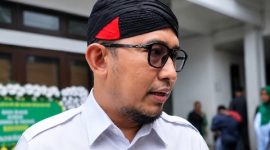 Bupati Sumenep, Achmad Fauzi Wongsojudo saat memberikan keterangan terkait pengawasan ketat Program Bantuan Stimulan Perumahan Swadaya (BSPS) tahun 2026 di Kabupaten Sumenep.