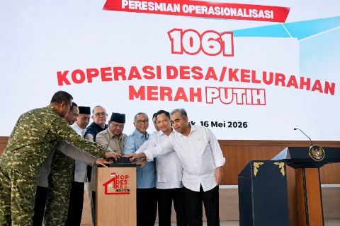 Prabowo Subianto saat meresmikan operasionalisasi 1.061 Koperasi Desa/Kelurahan Merah Putih (KDKMP) di Kabupaten Nganjuk, Jawa Timur, Sabtu (16/5/2026).