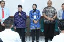 Wakil Bupati Sumenep KH Imam Hasyim didampingi Direktur RSUD dr. H. Moh. Anwar Sumenep meninjau langsung pelaksanaan tes CAT rekrutmen pegawai BLUD non-ASN di UNIBA Madura, Rabu (20/05/2026).