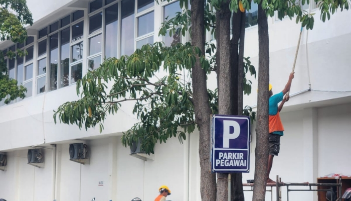 Proyek rehabilitasi Gedung Mal Pelayanan Publik (MPP) Bale Madukara Purwakarta.