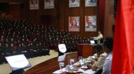 Presiden RI Prabowo Subianto saat memberikan taklimat kepada peserta Presidential Future Leaders Program (PFLP) 2026 di Hambalang, Kabupaten Bogor, Jawa Barat, Minggu (24/05/2026).