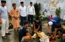 Kepala Rutan Kelas IIB Sumenep Aditya Wahyu Rahmadani meninjau langsung proses penyembelihan hewan kurban di lingkungan Rutan Sumenep, Rabu (27/05/2026).