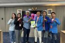 Pengurus PMII Universitas PGRI Sumenep saat menyerahkan dokumen policy brief revitalisasi Pusat Informasi KKKS Migas kepada perwakilan SKK Migas Jabanusa di Surabaya, Selasa (5/5/2026).