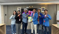 Pengurus PMII Universitas PGRI Sumenep saat menyerahkan dokumen policy brief revitalisasi Pusat Informasi KKKS Migas kepada perwakilan SKK Migas Jabanusa di Surabaya, Selasa (5/5/2026).