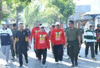 Ribuan peserta bersama Wakil Bupati Sumenep dan Kepala OPD mengikuti kegiatan Jalan Jalan Sehat (JJS) dalam rangka Hari Pendidikan Nasional (Hardiknas) 2026.