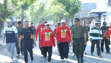 Ribuan peserta bersama Wakil Bupati Sumenep dan Kepala OPD mengikuti kegiatan Jalan Jalan Sehat (JJS) dalam rangka Hari Pendidikan Nasional (Hardiknas) 2026.